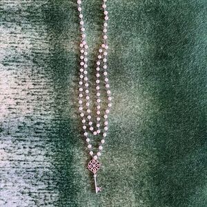 Delicate pearl necklace